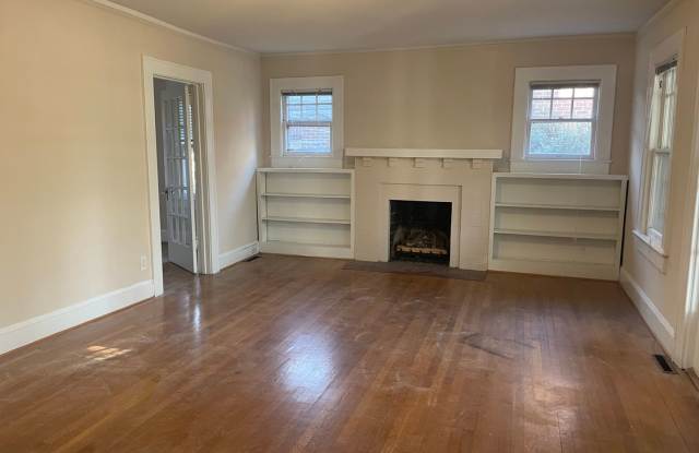 College Hill 3 Bedroom, 3 Bath convenient to Downtown Gallery 4