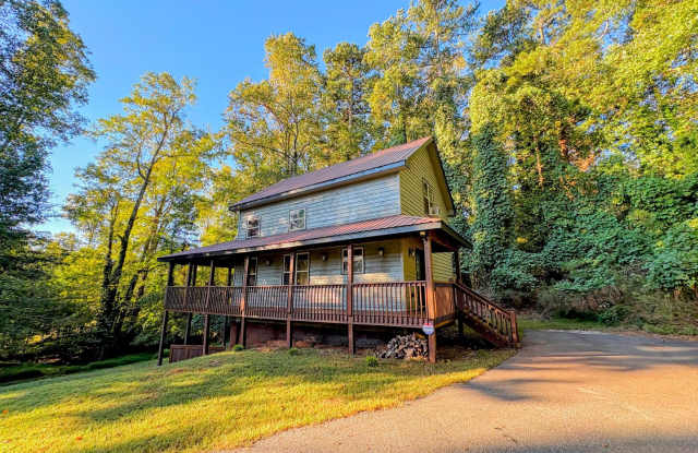 Lake Lanier living in this resort style cabin! - 4067 Fincher Drive, Hall County, GA 30504