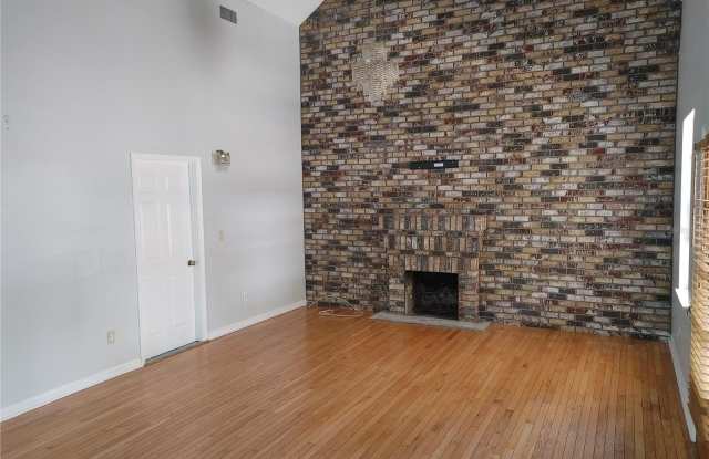 38642 10TH AVENUE Gallery 4