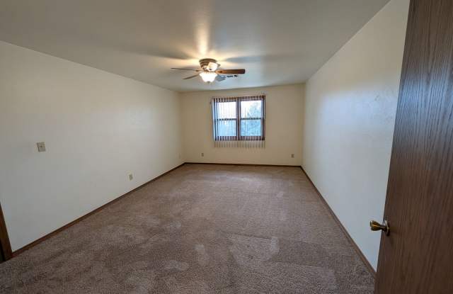 Willow Creek Apartments photos photos