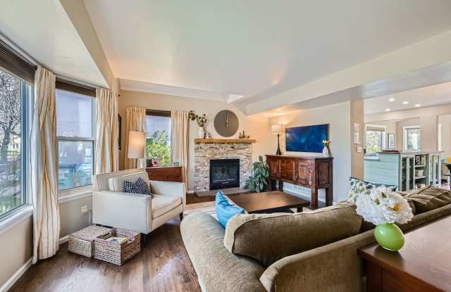 Furnished Downtown Louisville 5BDR Gem photos photos