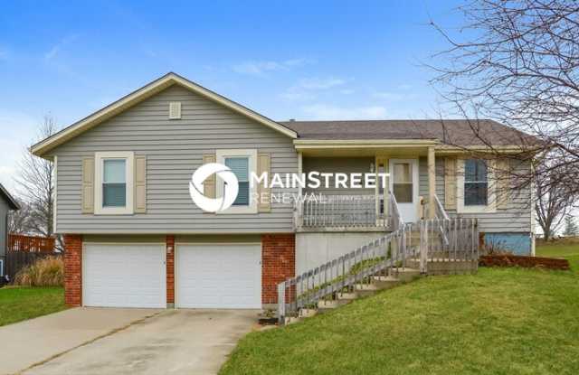 606 South Sunset Lane - 606 South Sunset Lane, Raymore, MO 64083