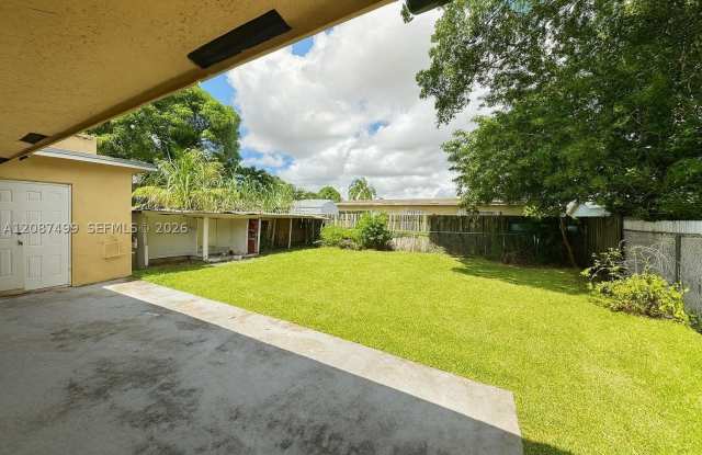 3611 NW 194th Ter Gallery 3