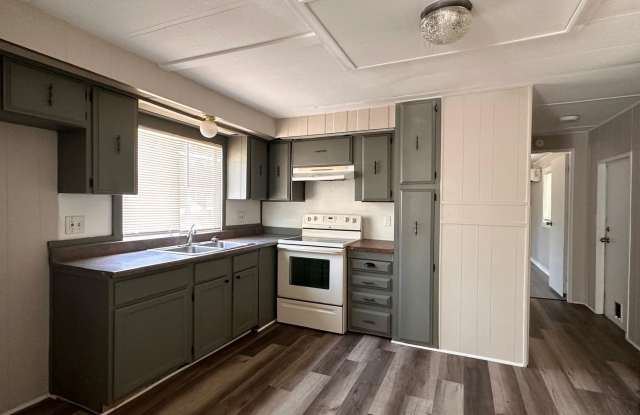 Updated 3 bed 2 bath mobile home Gallery 4