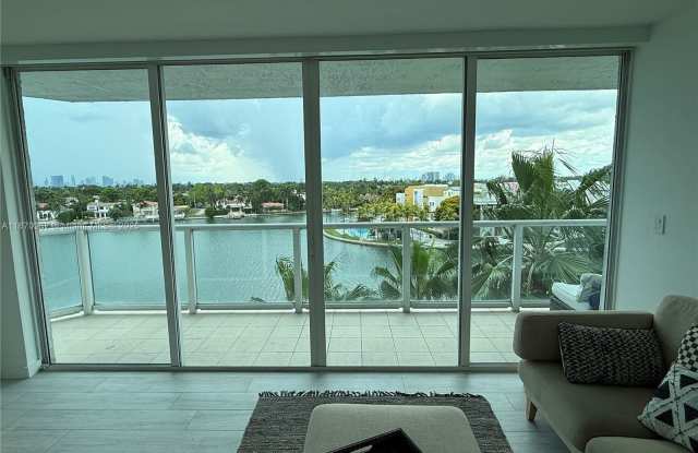 5900 Collins Avenue photos photos