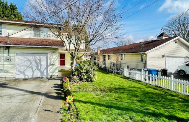 Beautiful Puyallup Duplex with Large Yard & Garden! Gallery 4