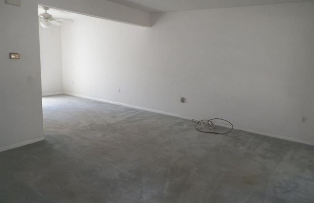 516 N Gainsborough Gallery 3