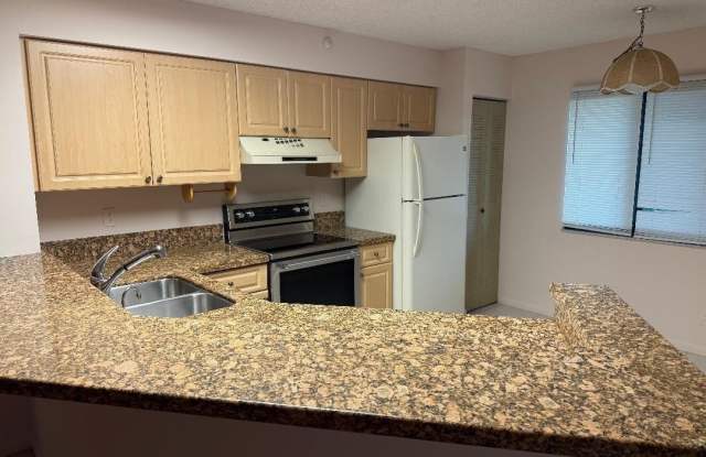 2205 S Cypress Bend Drive Gallery 3