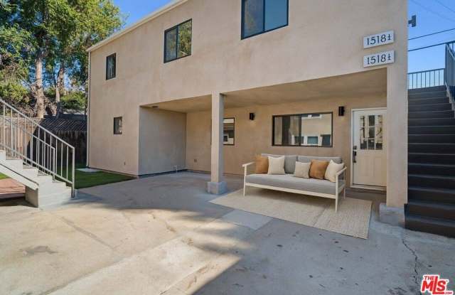 1518 1/4 Stearns Dr photos photos