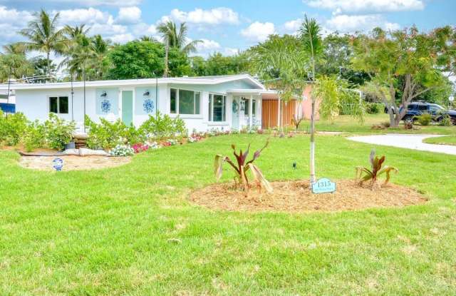1315 NE Flora Place Gallery 3