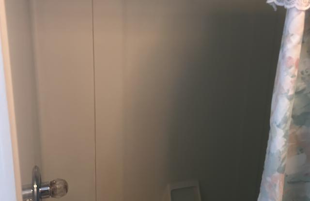 1309 Hampton Street Gallery 3