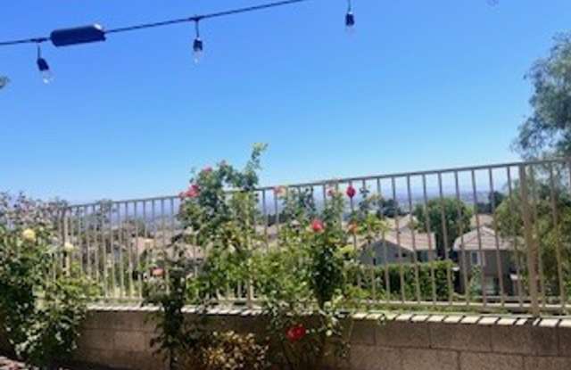 PICTURE PERFECT 2 BR/2 BATH PLUS LOFT  DETACHED HOME IN GATED COMMUNITY Gallery 3