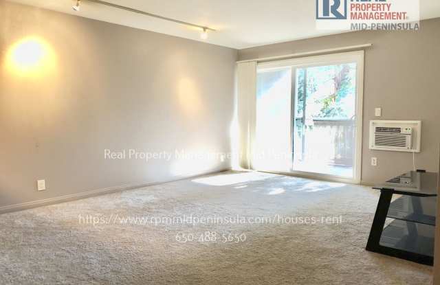 Bright 1 Bedroom / 1 Bathroom + Den in Livermore Condo - 1085 Murrieta Boulevard, Livermore, CA 94550
