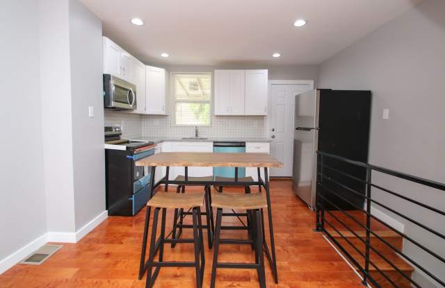 882 N Fallon St photos photos