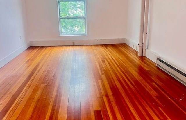 7 Wallingford Square Gallery 2