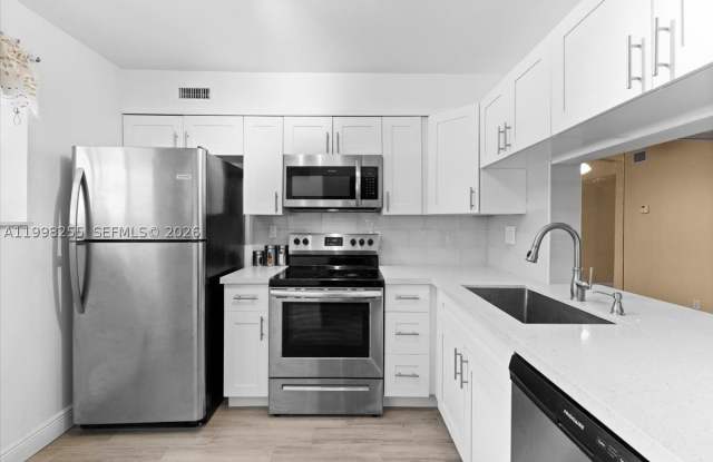 3047 N Oakland Forest Dr Gallery 4