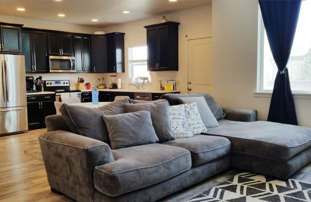 4285 E. Hill View Dr. Gallery 4