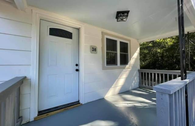 38 Lincoln Avenue Gallery 3