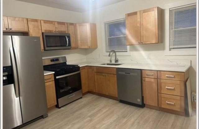 11 High St unit: 3 photos photos