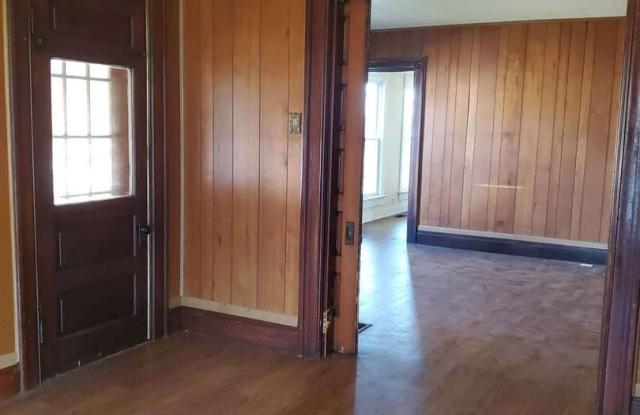 Great 3 bed 1.5 Bath close to University of Dayton, MIami Valley Hospital and greater Dayton. Gallery 4