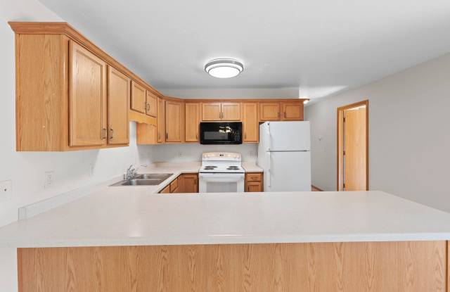 2 Bedroom 2 Bathroom Upper 1 Car Garage Gallery 2
