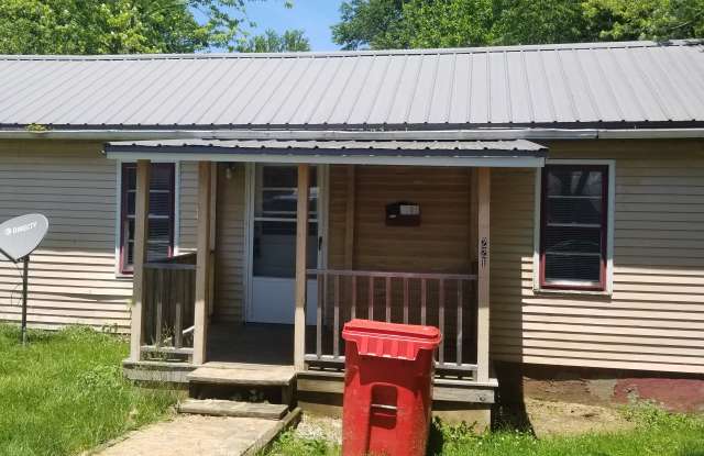 221 Riggs Ave - 221 Riggs Ave, Cynthiana, KY 41031