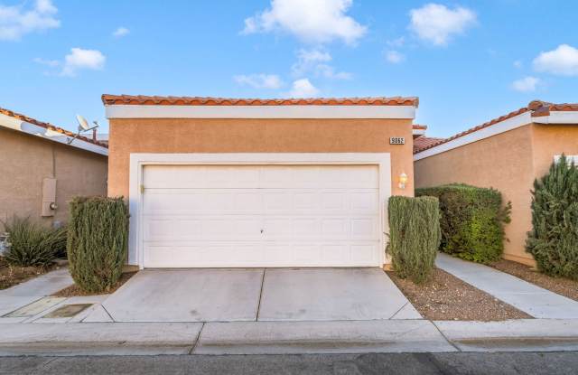 Single-Story Silverado Ranch Townhome with Private Backyard! Gallery 1