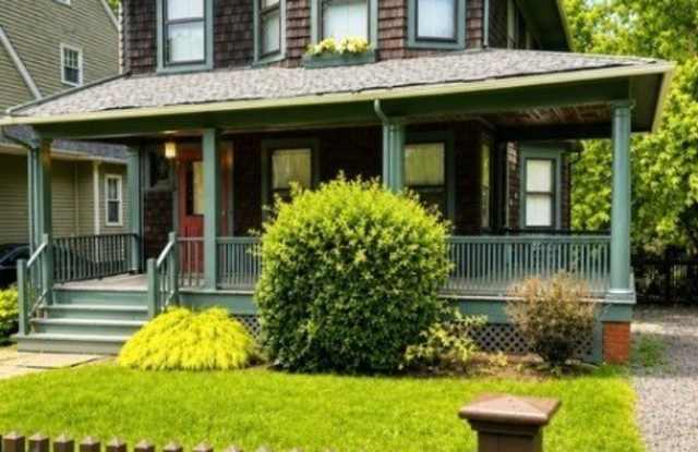 42 Gates Ave photos photos