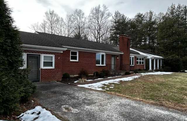 Single family home in Forest photos photos