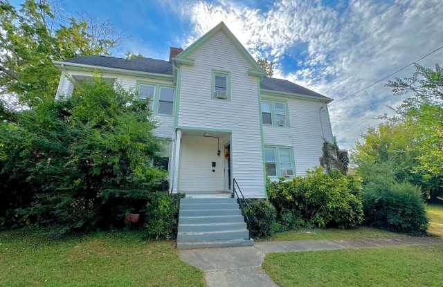 Charming Upstairs Apartment photos photos