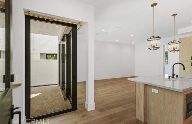 515 Jasmine Avenue Gallery 3