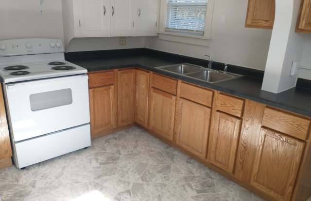 $1100 - 2 Bedroom 1 Bath Duplex - Walk to Downtown! photos photos