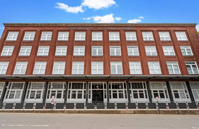 United Jewelers and Lee Hardware Apartments photos photos