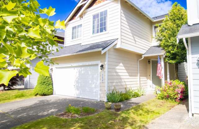Beautiful 4 Bedroom + 2 Car Garage! photos photos
