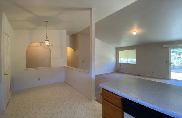 3/2/2 Home in Sunridge! Gallery 1