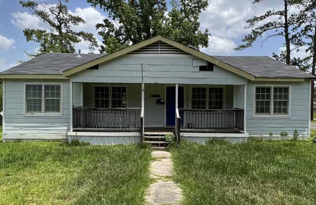 1807 Kings Rd - 1807 Kings Road, Leesville, LA 71446