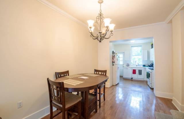 Three Bed Pennsport Apartment Gallery 3