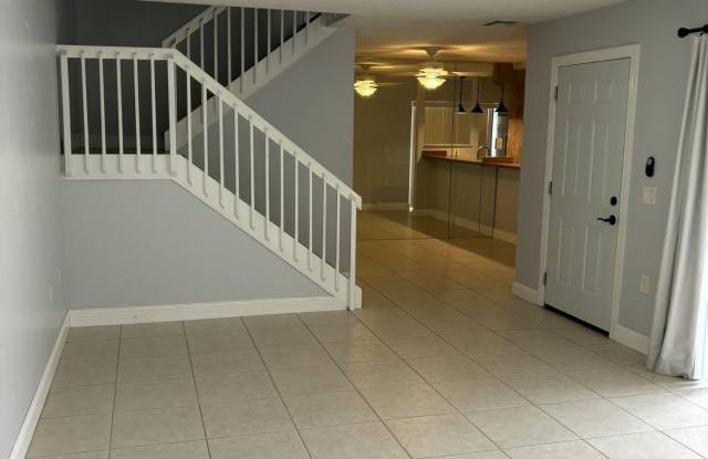 3007 SW SUNSET TRACE Circle Gallery 1