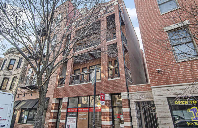 3228 N Sheffield Avenue unit: 2 photos photos