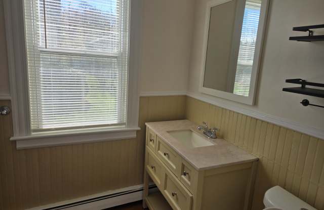 23 Vernon Street - 23 Vernon Street, Warren, RI 02885