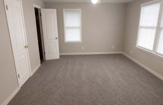 Adorable 2-Bedroom Gem: Fresh Floors & New Appliances! photos photos Adorable 2-Bedroom Gem: Fresh Floors & New Appliances! photos photos