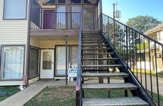 Austin Heights Condo - 908 Pearl Street, Nacogdoches, TX 75961
