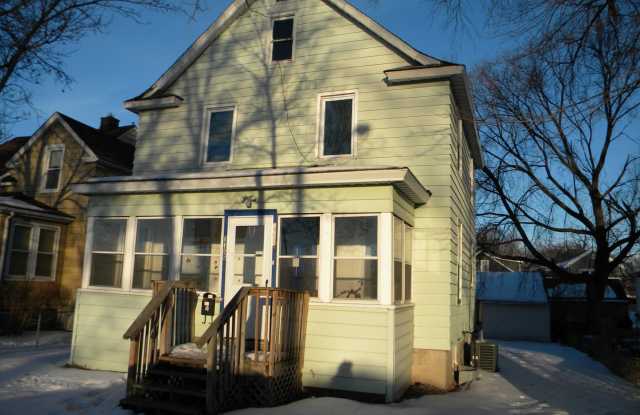 1100-25TH Gallery 3