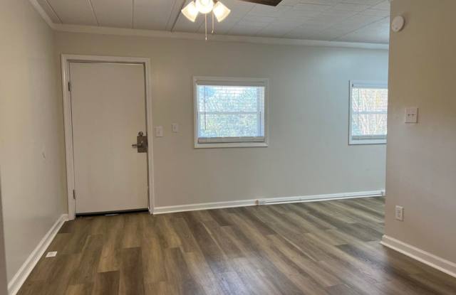 West Knoxville 37922 - 1 bedroom apartment with updated interior - Contact Mac Tobler (865)755-3075 Gallery 3