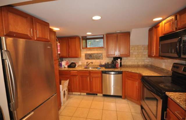 Single-Family 3 Bed / 2 Bath Home in the South End | Pet Friendly | 9/1 photos photos