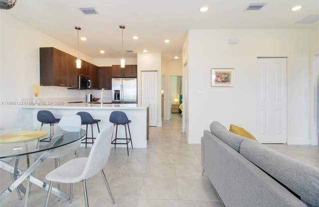 10300 NW 66th St photos photos