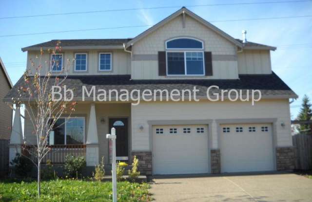 Like New! Spacious Light  Bright Home Close to Shopping photos photos