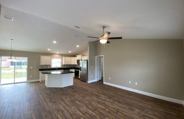 Beautiful Home - Desirable SW Neighborhood 4/2/2 **WON"T LAST** Gallery 4