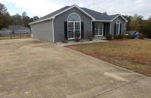 Charming 4 Bedroom 2 Bath photos photos