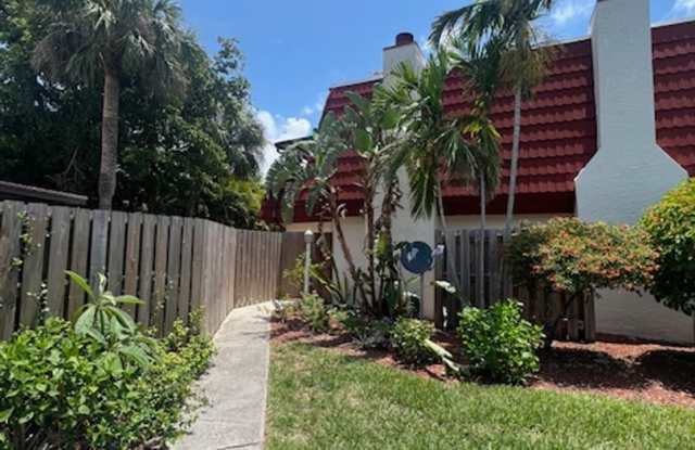 2 Bedroom/2 Bathrrom Townhouse Close to Fort Myers Beach and Sanibel photos photos